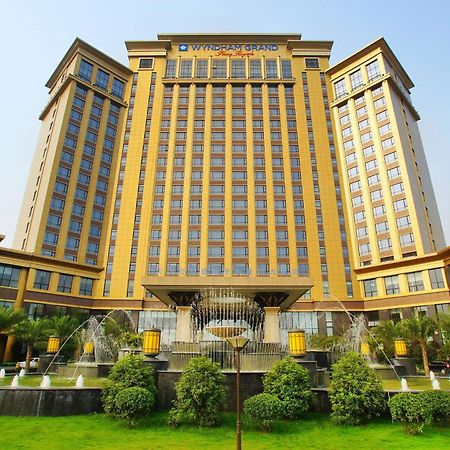 Wyndham Grand Plaza Royale Palace Чэнду Экстерьер фото