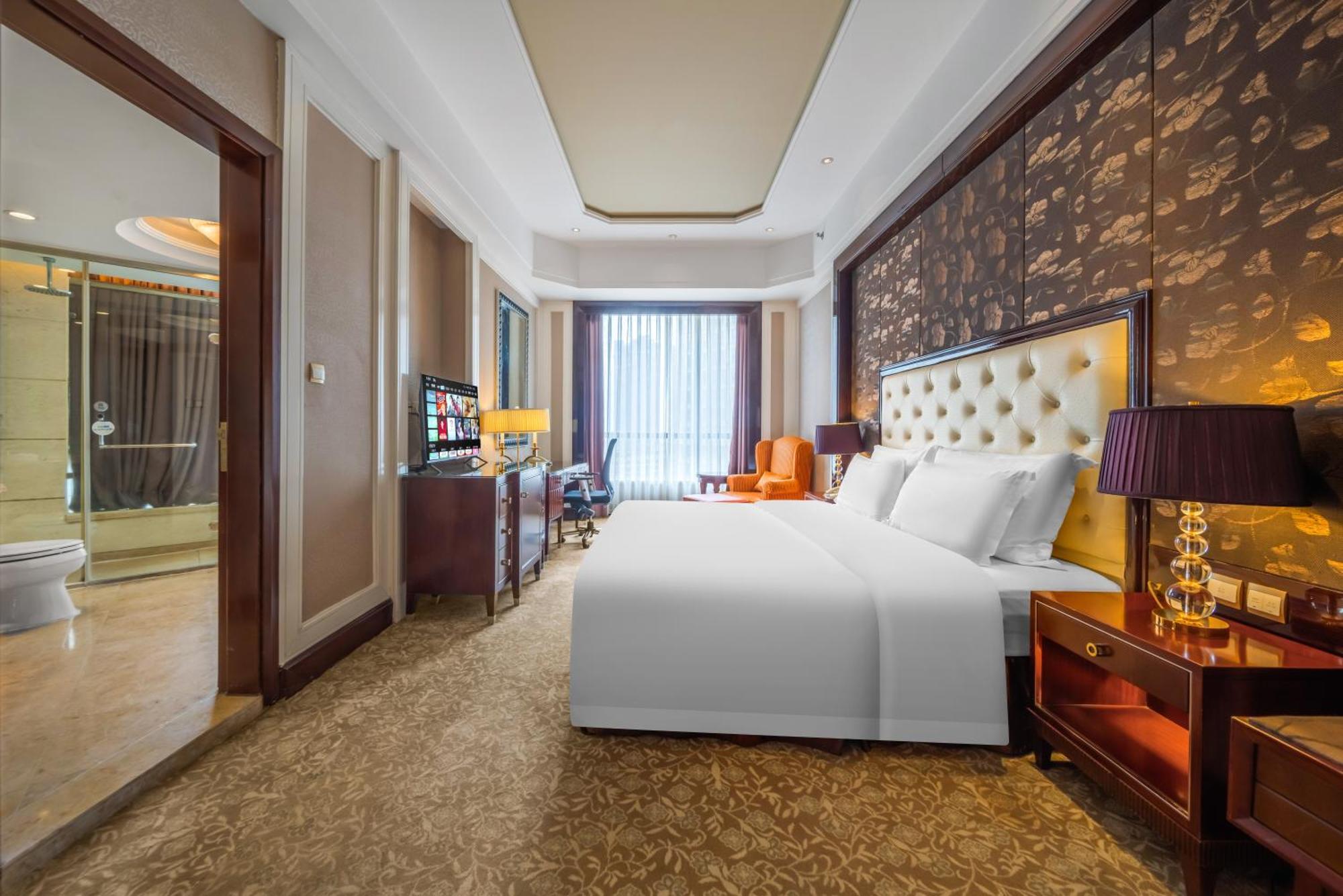 Wyndham Grand Plaza Royale Palace Чэнду Экстерьер фото