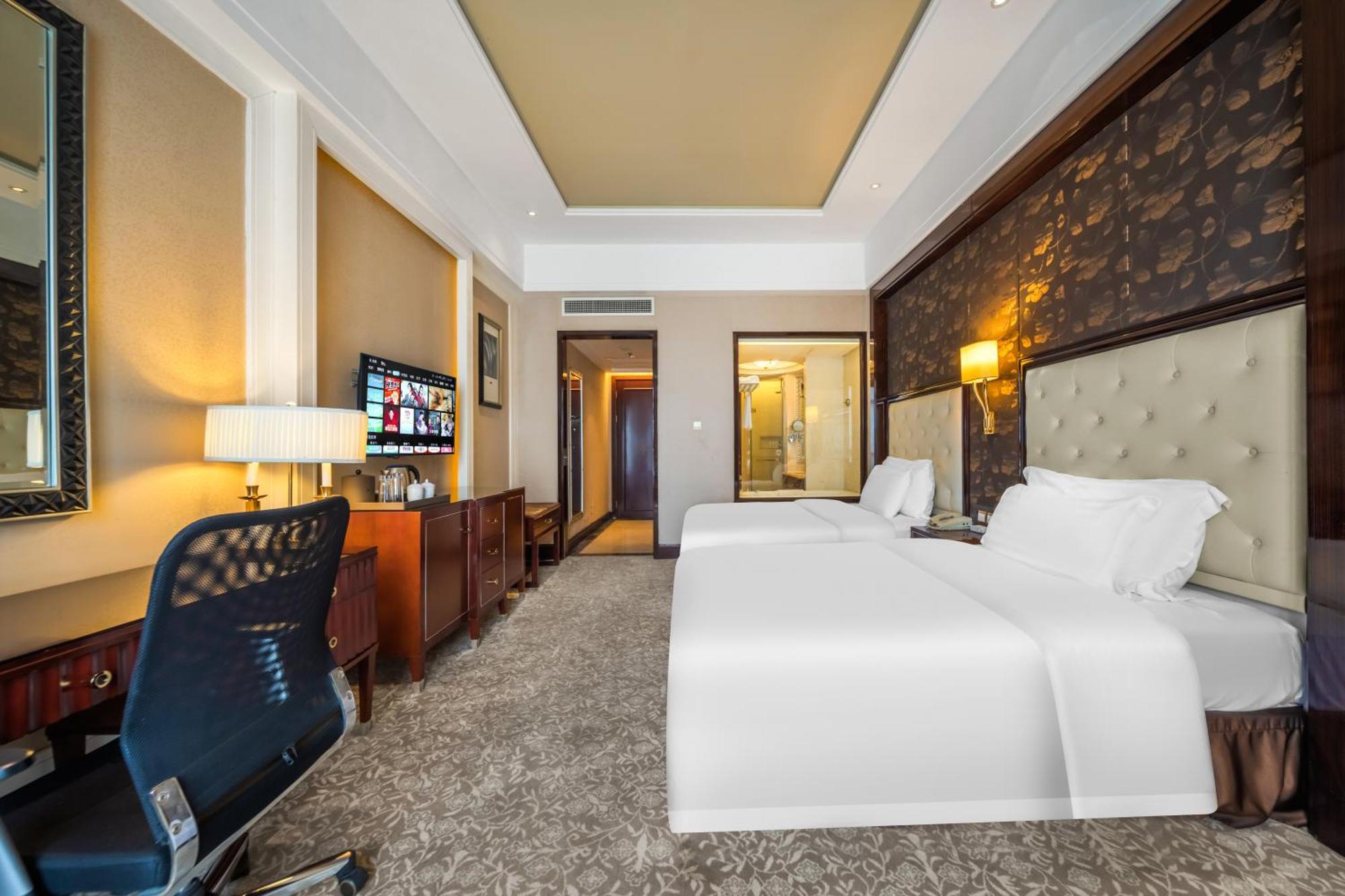 Wyndham Grand Plaza Royale Palace Чэнду Экстерьер фото