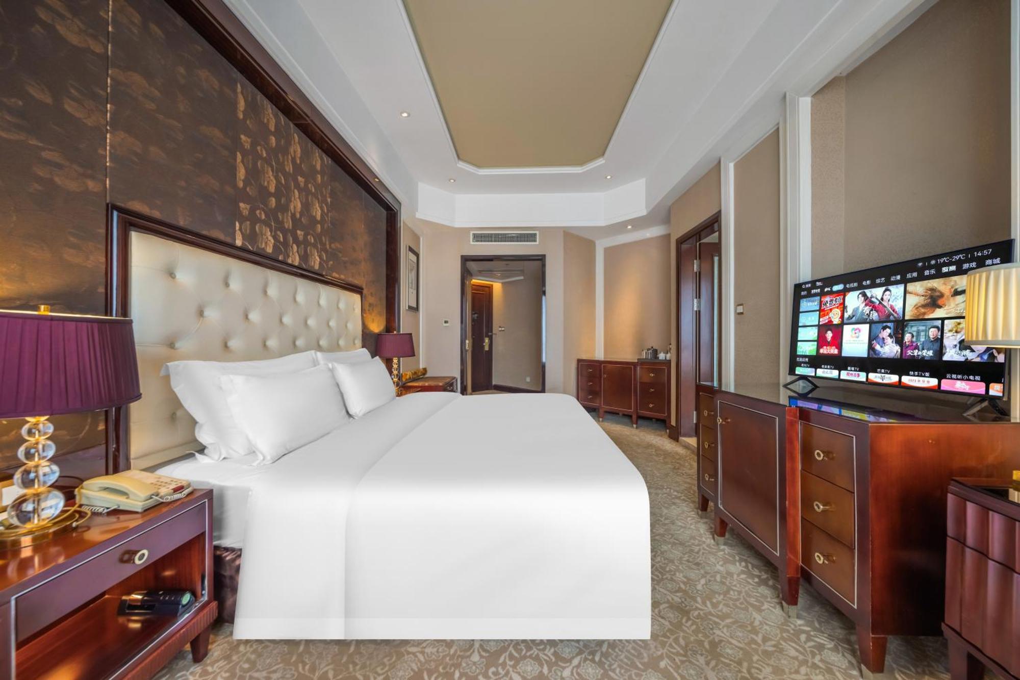 Wyndham Grand Plaza Royale Palace Чэнду Экстерьер фото